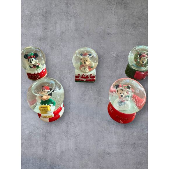 Disney JC Penney Christmas Mini Snow Globes Mickey Mouse Set of 10 2.5 in x 2 in - Picture 3 of 9